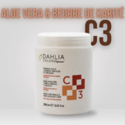 Masque à l'Aloe Vera et au beurre de Karité C3 en contenant blanc sur fond clair—un masque capillaire professionnel abordable offrant un excellent rapport qualité/prix. Dahlia Color Professionnel