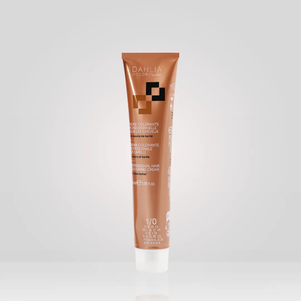 Un tube marron de 100 ml de Crème Colorante avec Ammoniaque, réputée pour son excellent rapport qualité/prix, se dresse debout sur un fond clair. Dahlia Color Professionnel