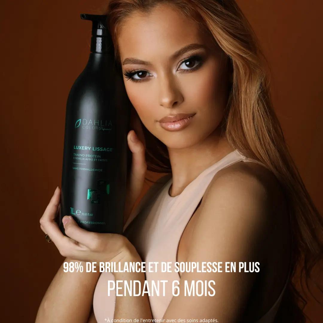 Femme tenant une grande bouteille de Luxery Lissage Tanino Protein avec un texte français sur la douceur et la brillance, soulignant son rapport qualité/prix exceptionnel en tant que produit capillaire professionnel abordable. Dahlia Color Professionnel