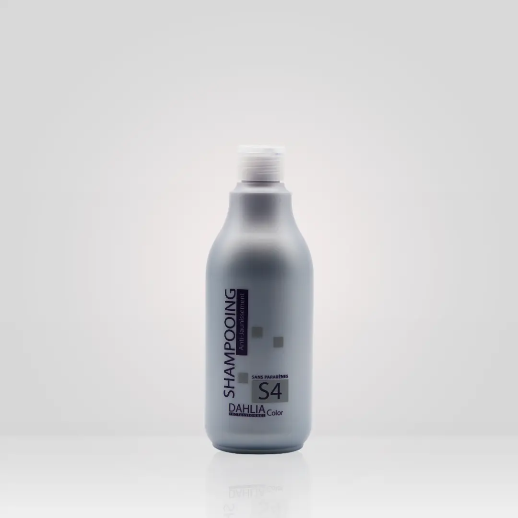 Une bouteille argentée de Shampoing Anti-Jaunissement S4, un produit de coiffure professionnel pas cher, présentée sur un fond blanc uni, idéale pour ceux qui recherchent un excellent rapport qualité/prix. Dahlia Color Professionnel