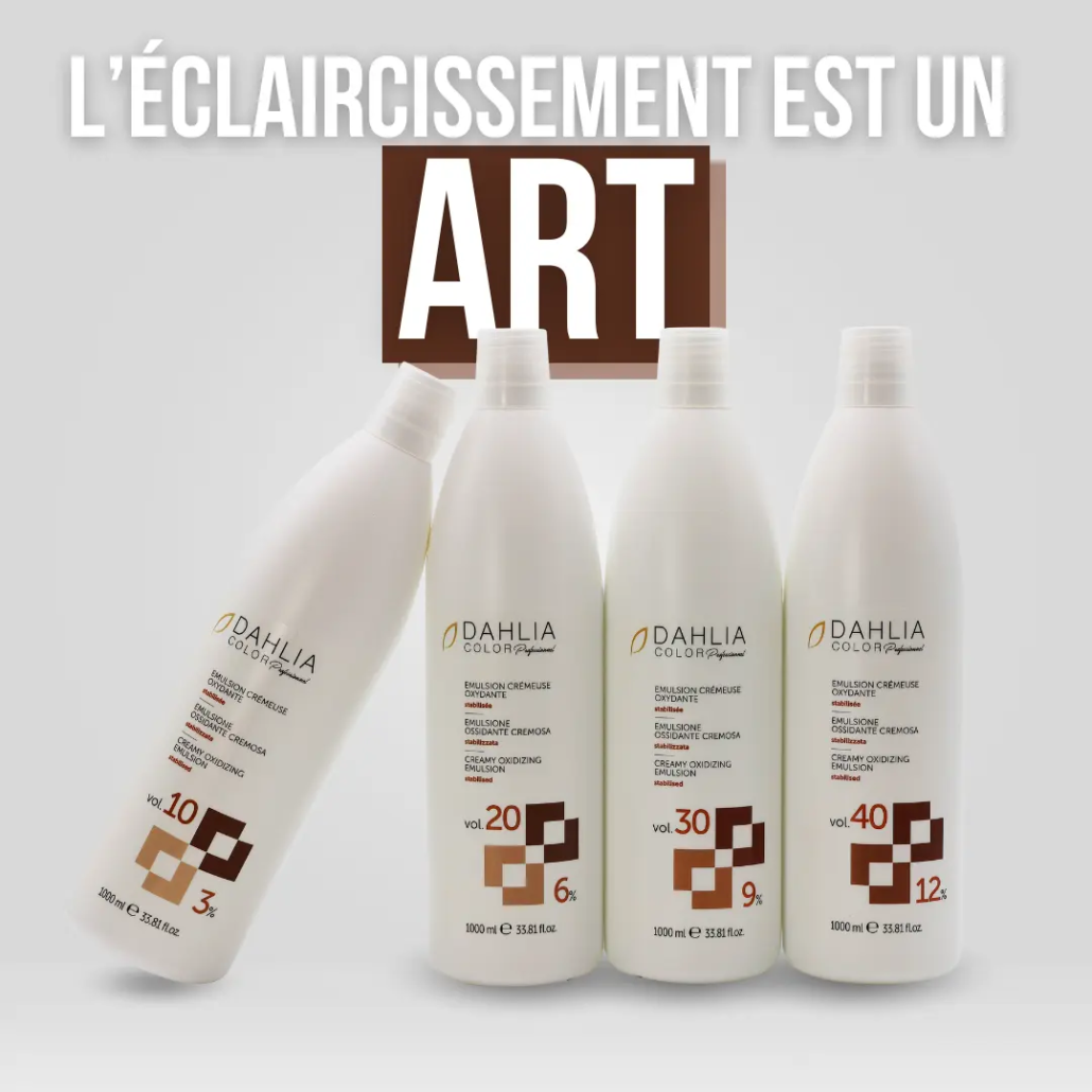 Quatre bouteilles de Crème Oxydante 1 Litre Dahlia avec le texte "L'éclaircissement est un art." Découvrez ce produit de coiffure professionnel pas cher, alliant qualité et prix avec la gamme Dahlia Color. Dahlia Color Professionnel