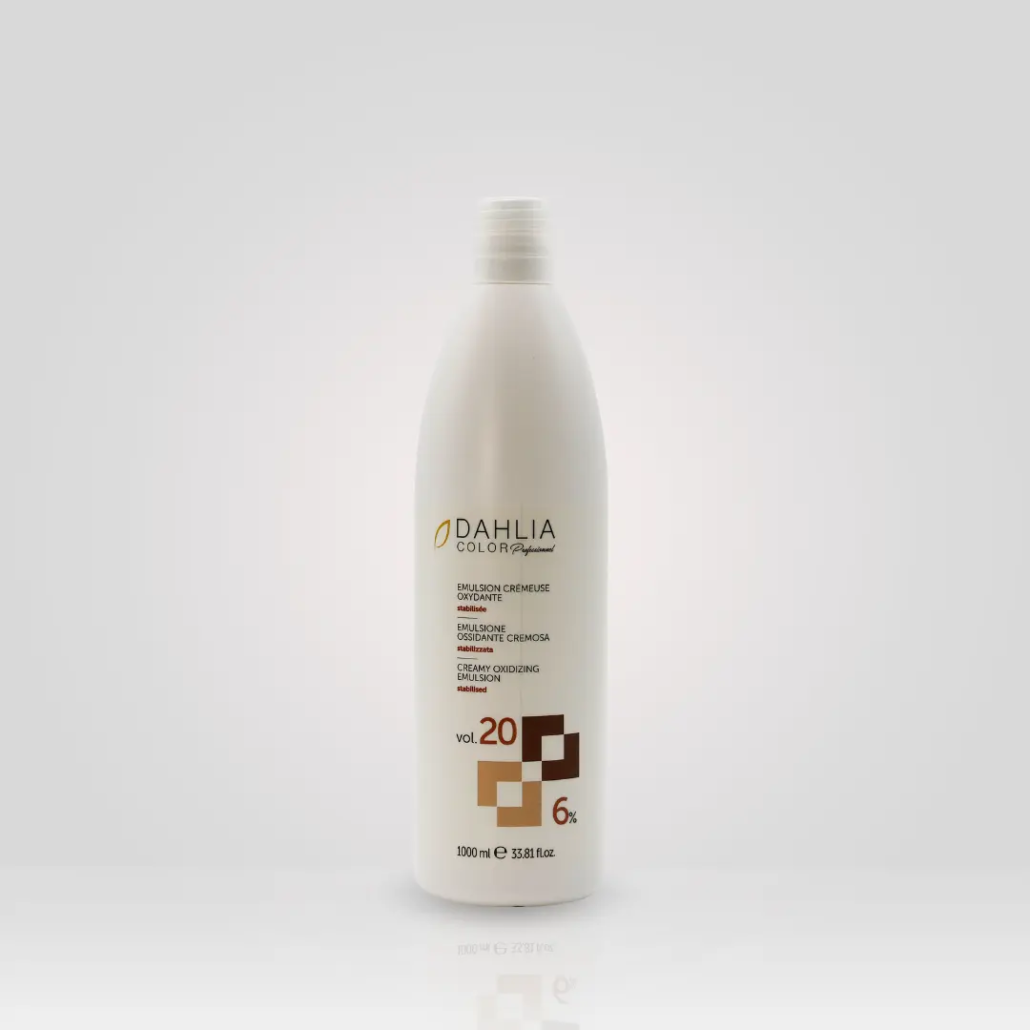 Flacon blanc de Crème Oxydante 1 Litre, 20 vol., 6%, sur fond clair — un produit de coiffure professionnel pas cher, offrant un excellent rapport qualité/prix. Dahlia Color Professionnel
