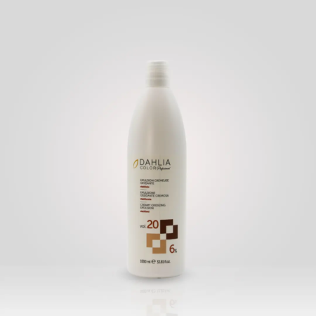 Flacon blanc de Crème Oxydante 1 Litre, 20 vol., 6%, sur fond clair — un produit de coiffure professionnel pas cher, offrant un excellent rapport qualité/prix. Dahlia Color Professionnel