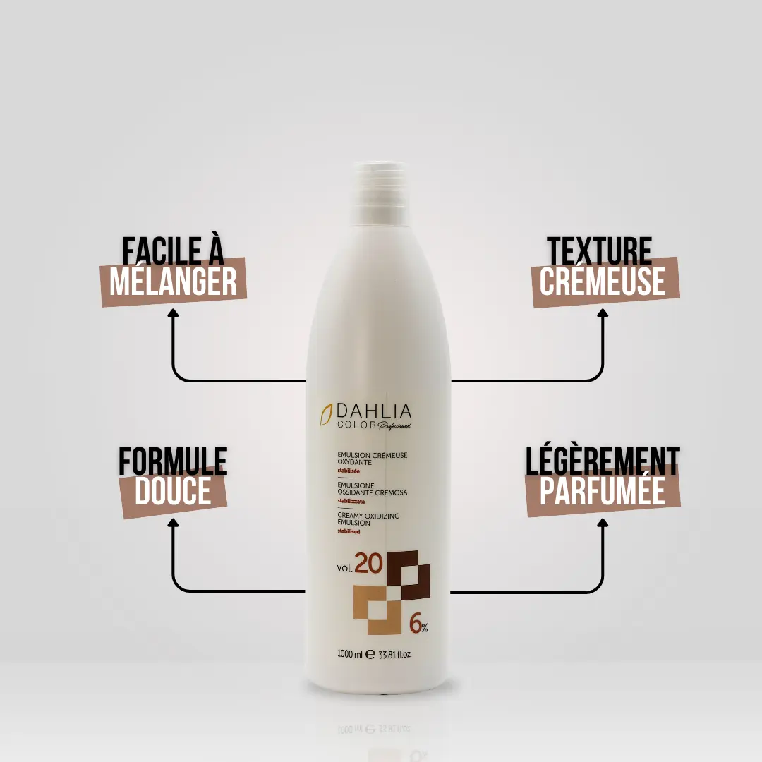 Crème Oxydante Bouteille de 1 litre avec texte français soulignant sa formule crémeuse, douce et légèrement parfumée - un produit de soin capillaire professionnel à un prix avantageux offrant un excellent rapport qualité-prix. Dahlia Color Professionnel