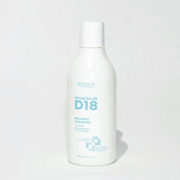 Un flacon blanc de Shampoing Balance D18 300ml – Couleur Dahlia se détache sur un fond uni et clair. Dahlia Color Professionnel