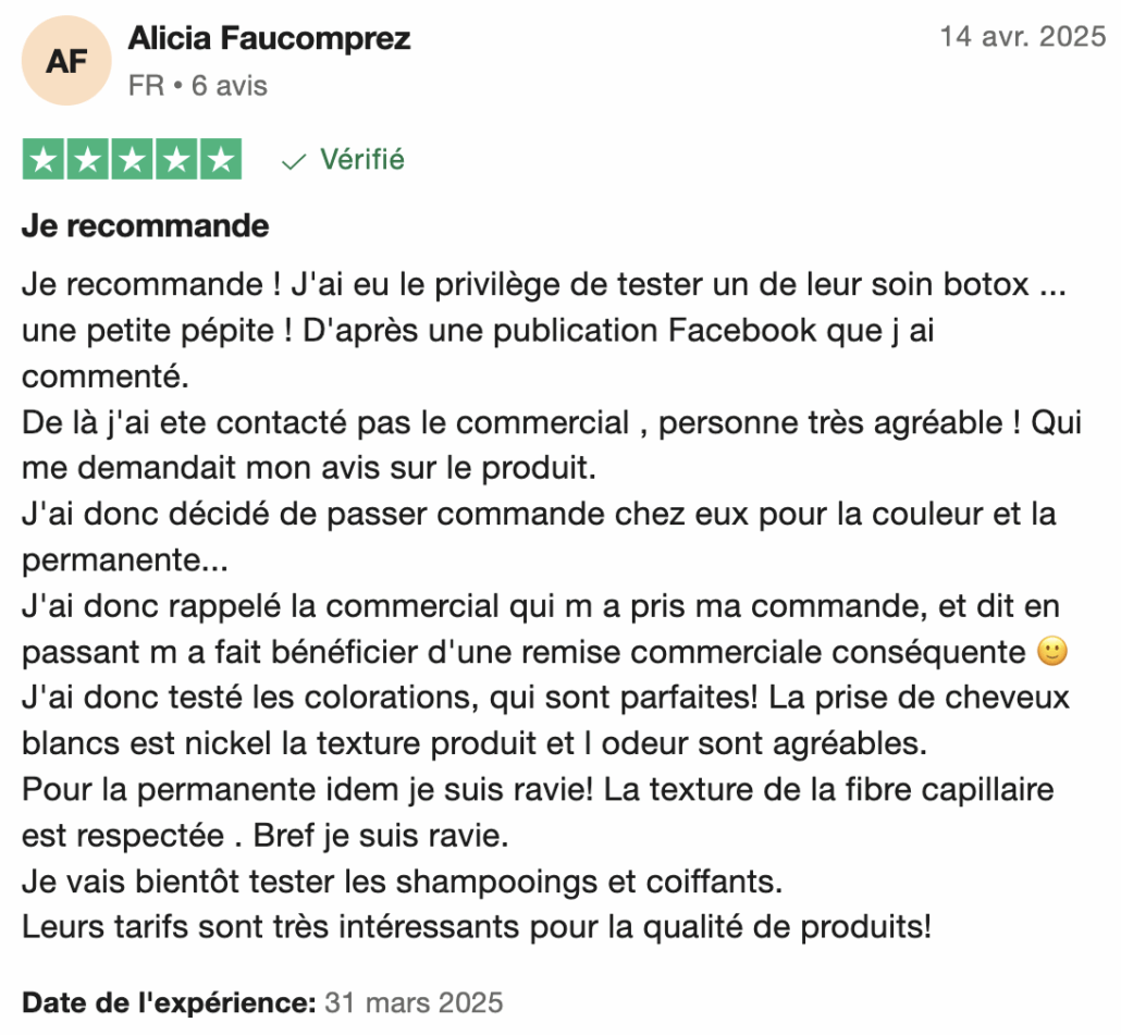 Avis en français avec 5 étoiles décrivant une expérience positive avec des produits de soins et de coloration capillaires. Dahlia Color Professionnel